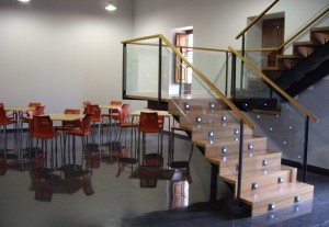 Aportamos ideas frescas e innovadoras sobre reformas integrales de viviendas, locales y oficinas, dotándoles de mayor diseño y confort en beneficio del cliente.