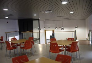 Aportamos ideas frescas e innovadoras sobre reformas integrales de viviendas, locales y oficinas, dotándoles de mayor diseño y confort en beneficio del cliente.