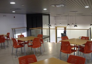 Aportamos ideas frescas e innovadoras sobre reformas integrales de viviendas, locales y oficinas, dotándoles de mayor diseño y confort en beneficio del cliente.