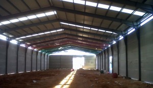 nos comprometemos en la construcción de naves industriales y agrícolas, mejorando de nuestro tejido industrial y con el sector de la agricultura