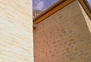 Tenemos larga experiencia en trabajos de intervención y conservación de edificios históricos, rehabilitación de edificios catalogados y protegidos como Iglesias, Ermitas, etc.