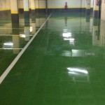 Reparamos los suelos de aparcamientos mediante aplicación de revestimientos a base de pinturas de poliuretano, los cuales les confieren una gran resistencia a la abrasión y una gran calidad estética e higiénica.