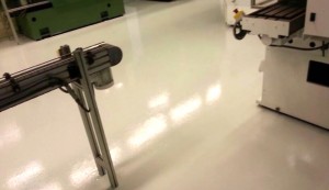 Pavimentos de resina epoxi industriales que se destacan por su alto rendimiento en ambientes agresivos por su gran resistencia a impactos, abrasión o vertidos.